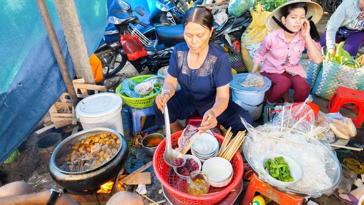 Áo sơ mi cổ bèo: Áo sơ mi cổ bèo là một trong những lỗi thời trong thời trang mà