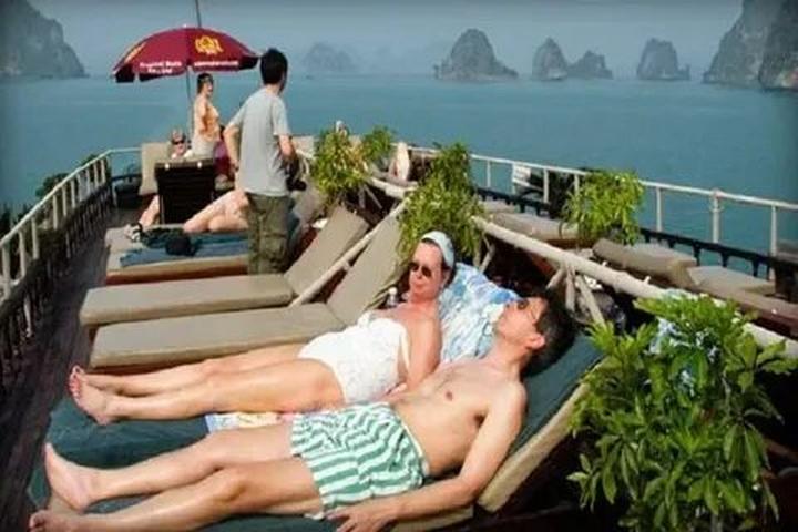 Xu hướng 4 kiểu áo sơ mi dìm dáng, xỉn: Hotspot Matrix tiết lộ bí quyết video viral